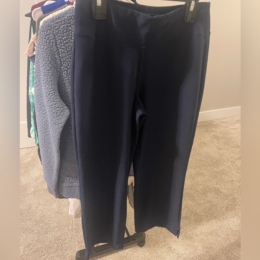 35 Lucy tech Navy Capris